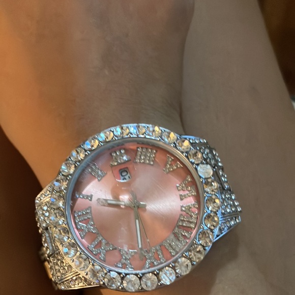 Lightpink watch😍😍 - Picture 2 of 4
